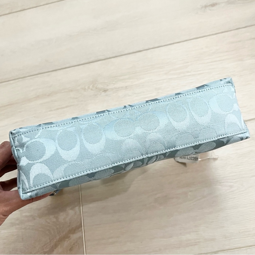 NEW WITH TAG Vintage Coach Hamptons Signature East West Demi Baguette Style 6371 - Picture 8 of 10